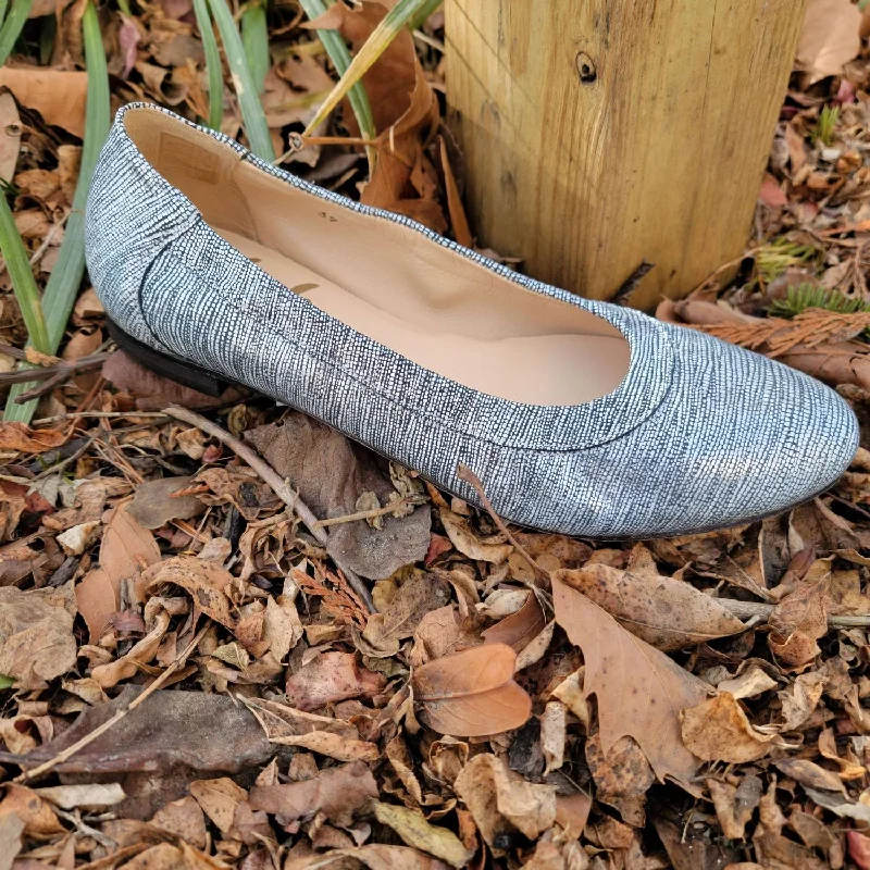 Women's Capture Flat Shoes In Acero